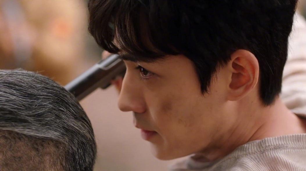 朱一龙举枪的姿势和开枪的片段也太帅了吧