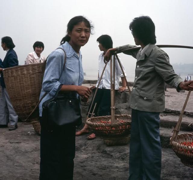 一组80年代的重庆老照片揭开几代人藏在记忆深处的山城