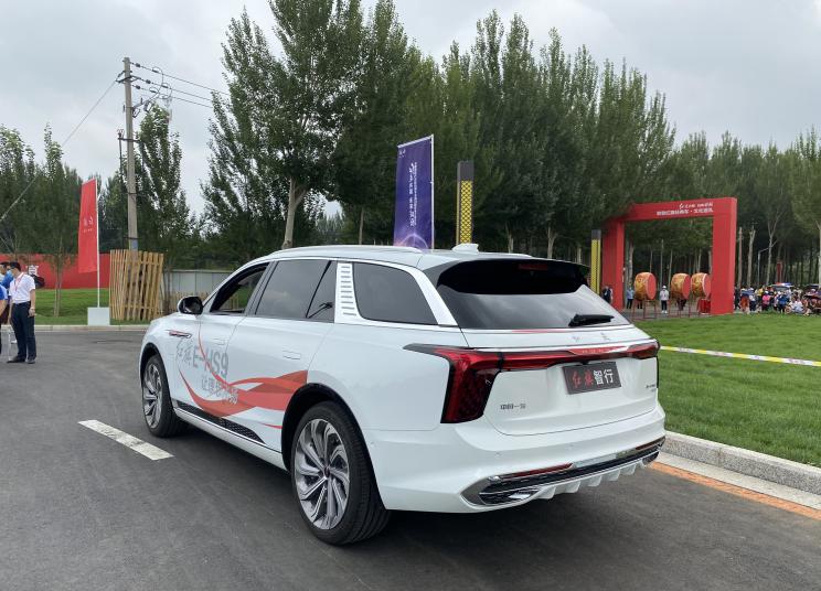 红旗打造的旗舰SUV，与宝马X7同级，却有库里南的气场，又要火