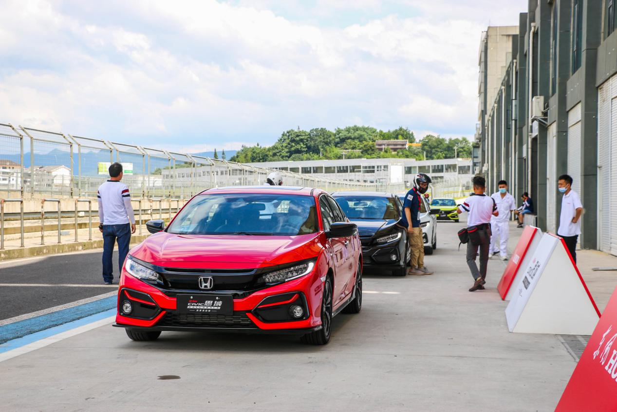 离梦想最近一次、传承48年只为信仰而来 深度试驾思域Hatchback