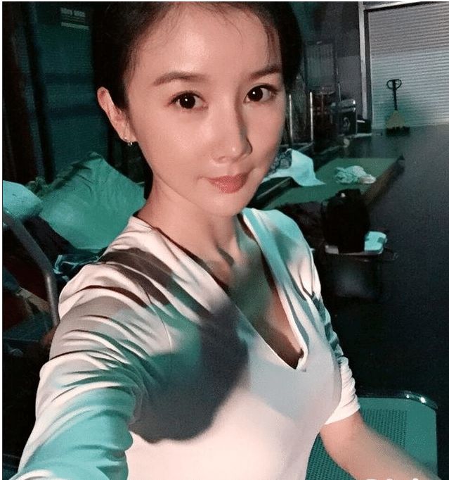 她曾是《李卫当官》的女主角,拍戏时被打,退出多年如今成如此!