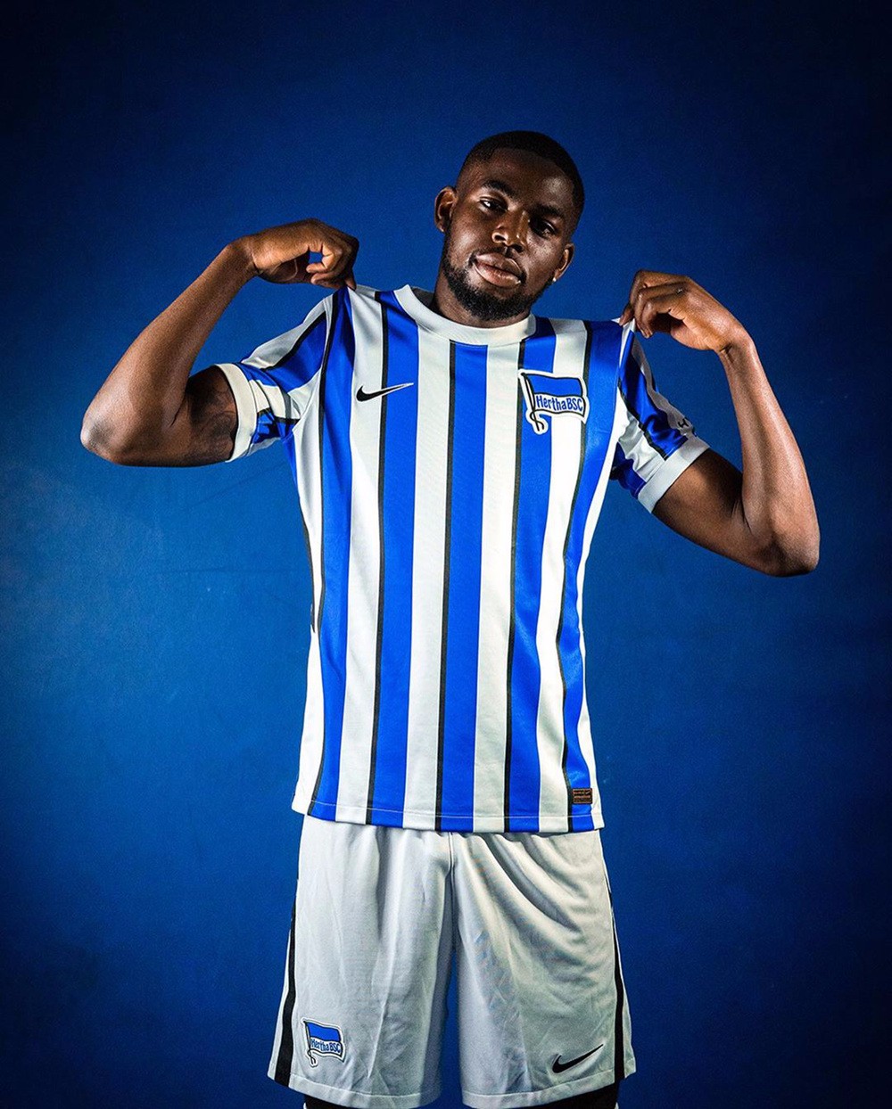 耐克发布柏林赫塔2020/21赛季主客场球衣