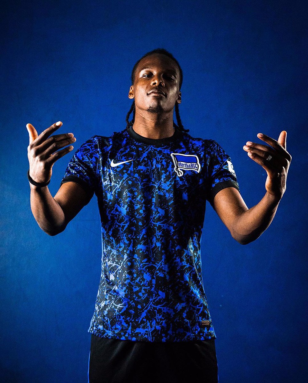 耐克发布柏林赫塔2020/21赛季主客场球衣