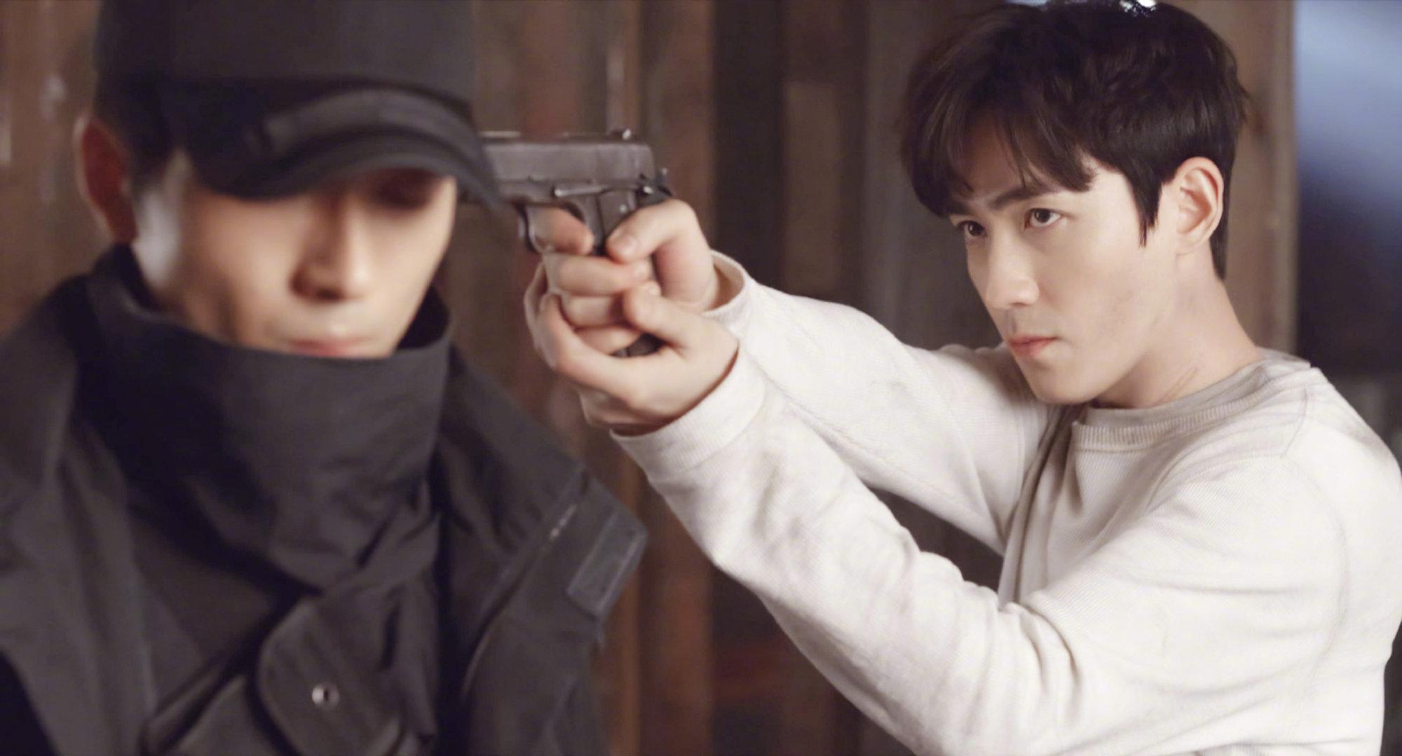 朱一龙举枪的姿势和开枪的片段也太帅了吧