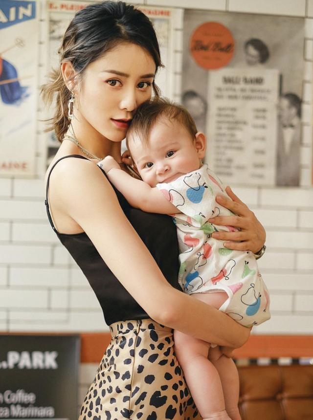 林峰老婆晒生活照张馨月纯素颜如少女身材发福好有味道