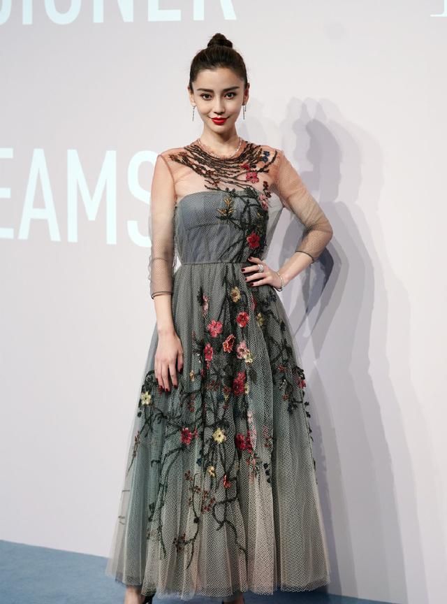 angelababy穿迪奥网纹纱裙"美如仙子",长发造型飘逸脱俗