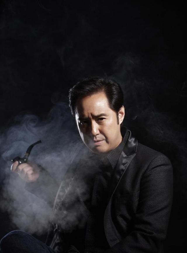 作品接连不能播出,一气之下去摆摊,43岁靠《人民的名义》爆红