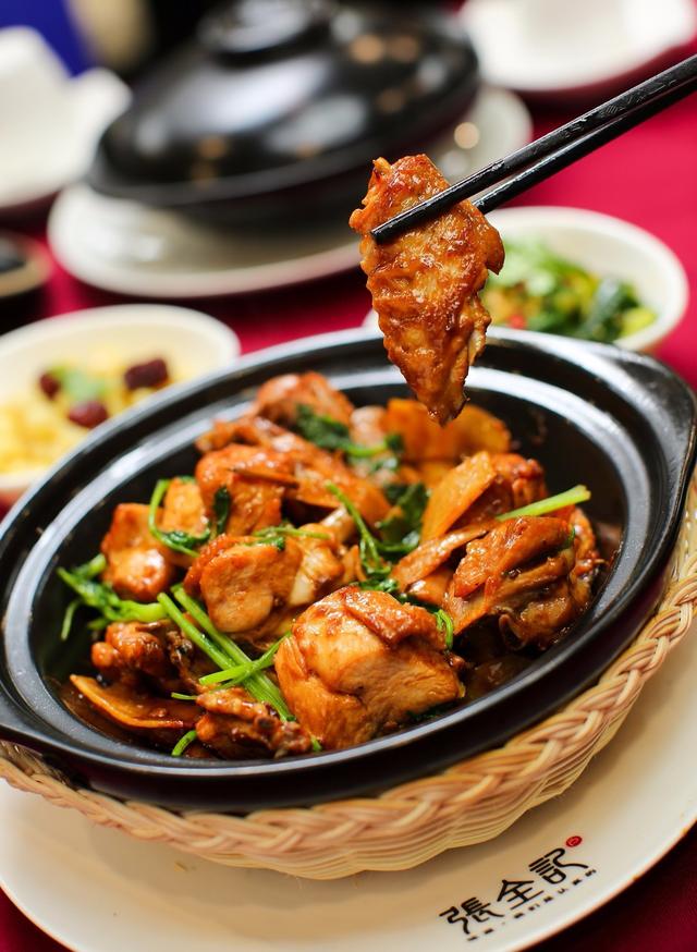 大厨教你正宗顺德"风味焗鸡"家常做法,鸡肉外脆里嫩