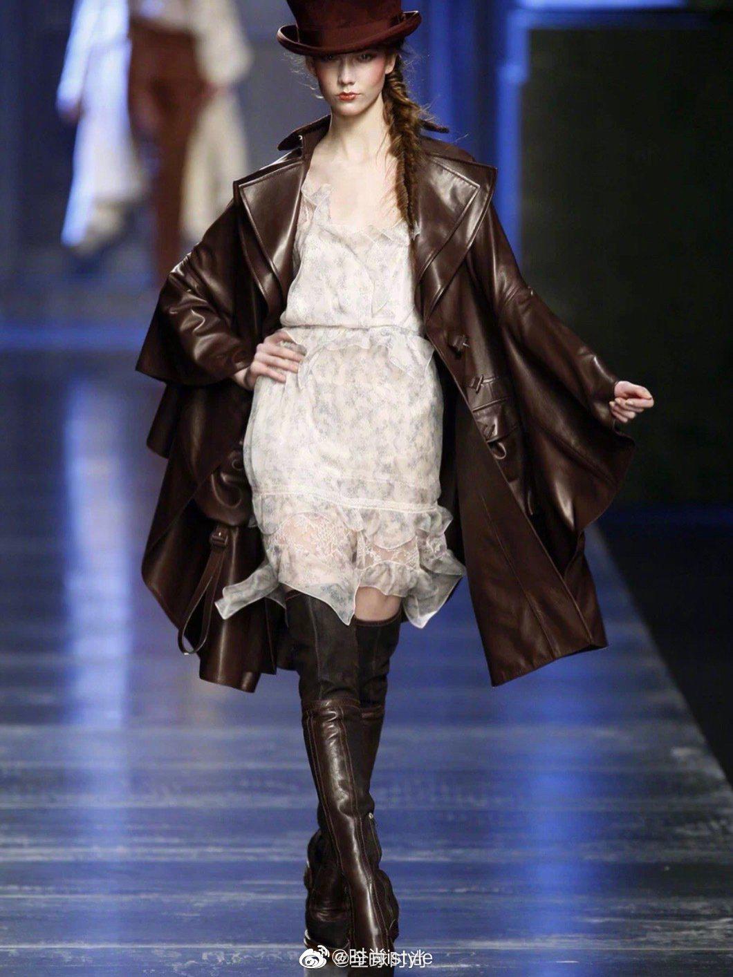 名模小kkt台造型百变精灵性感尤物