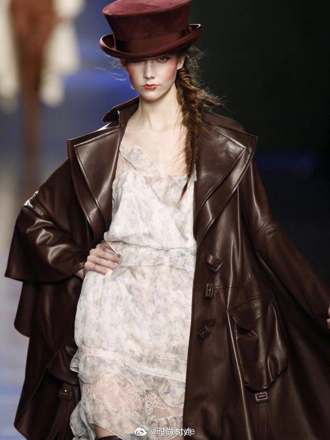 名模小kkt台造型百变精灵性感尤物