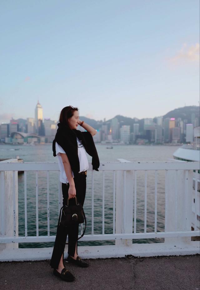 聂远又要当爸老婆秦子越素颜晒全身照一身黑裙掩盖不住孕味