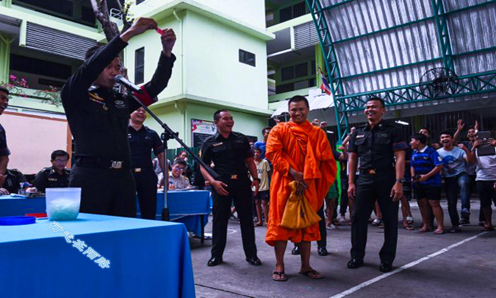 泰国征兵:抽中黑签免服兵役,抽到红签要服兵役25年