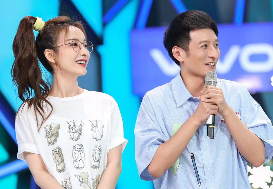 吴昕夸张模仿李维嘉缩肩皱鼻毫无顾忌果然是亲兄妹