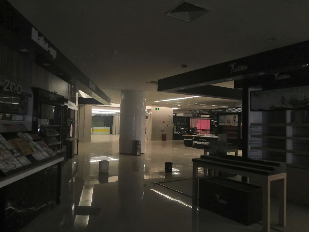 十铺九空，被称为“鬼城”！昆明这些业主很慌：投资的钱会不会泡汤？