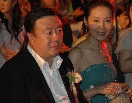 她爱上导演,16年婚姻没孩子而被抛弃,如今前夫娶小30岁娇妻