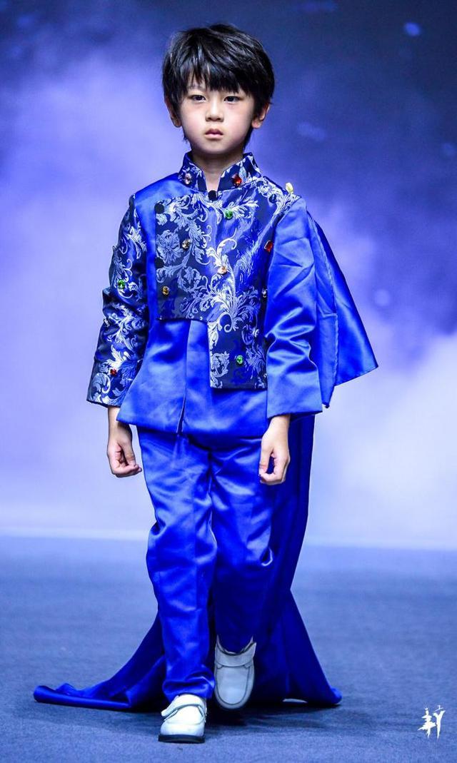 童模甄选赛新闻发布成功召开,成长不止在校园|周童|亚军|金遥_新浪