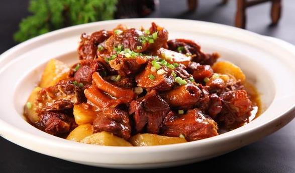 精选土豆炖大鹅,火爆鹌鹑,双椒拌松花蛋,虎皮蛋几道家常菜做法