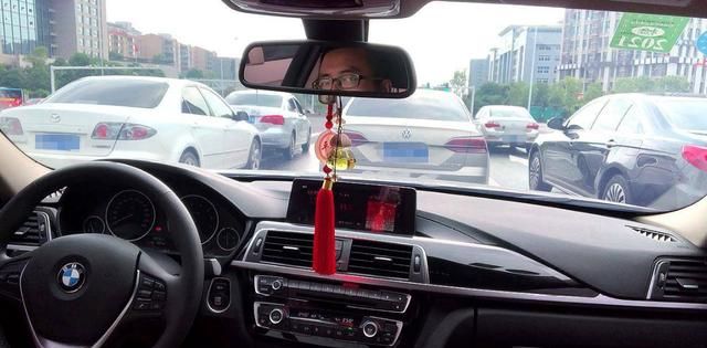 头巾族出没惹众怒私家车主一脸无奈让我咋开车