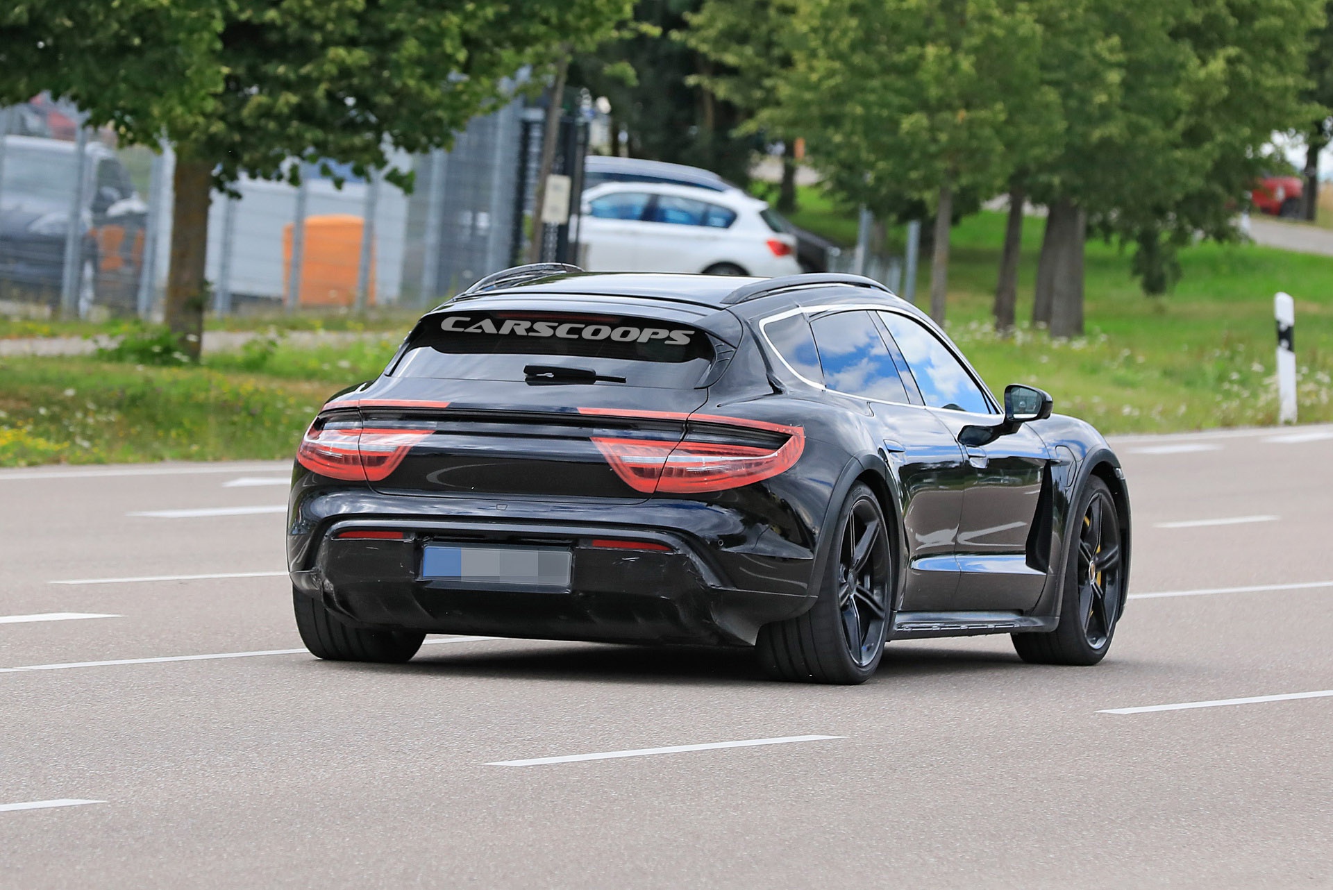 保时捷taycancrossturismo路试曝光