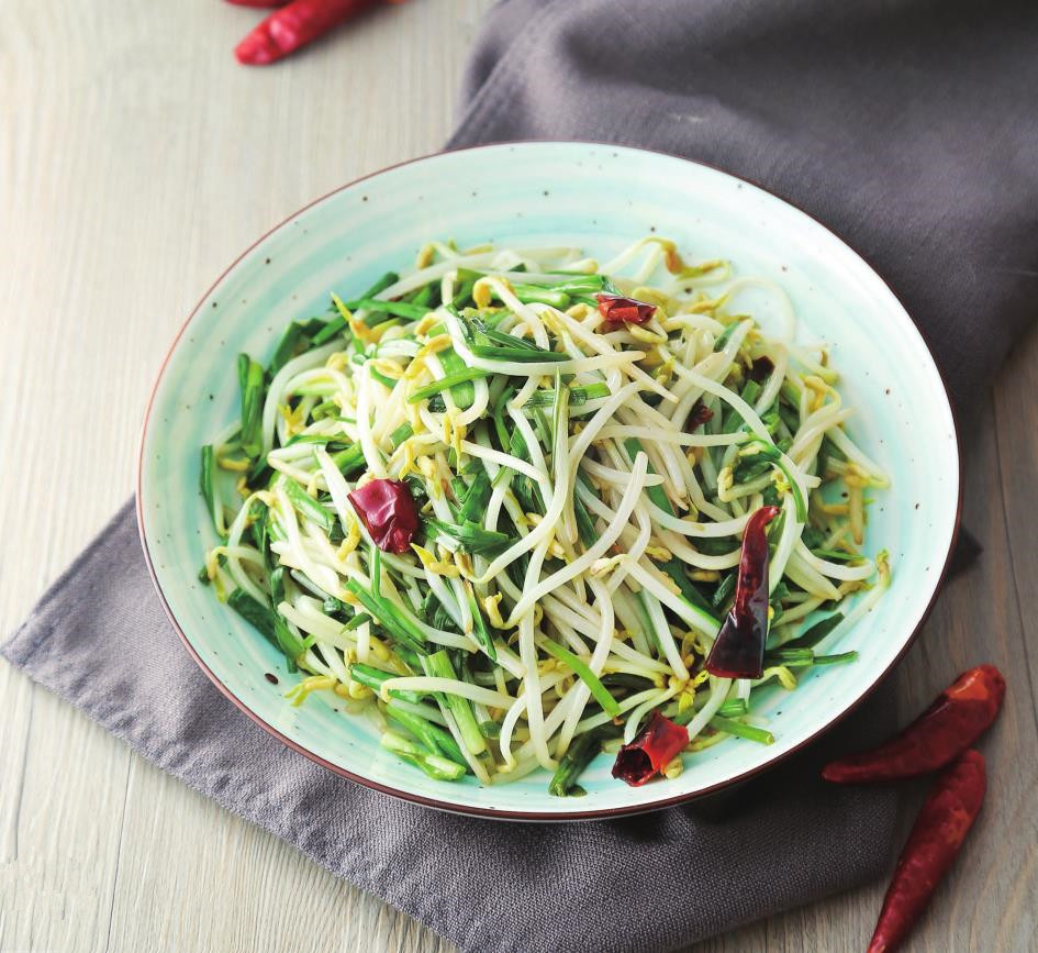 韭菜银芽翻炒几下就可以上桌清爽鲜美营养丰富只需要几分钟