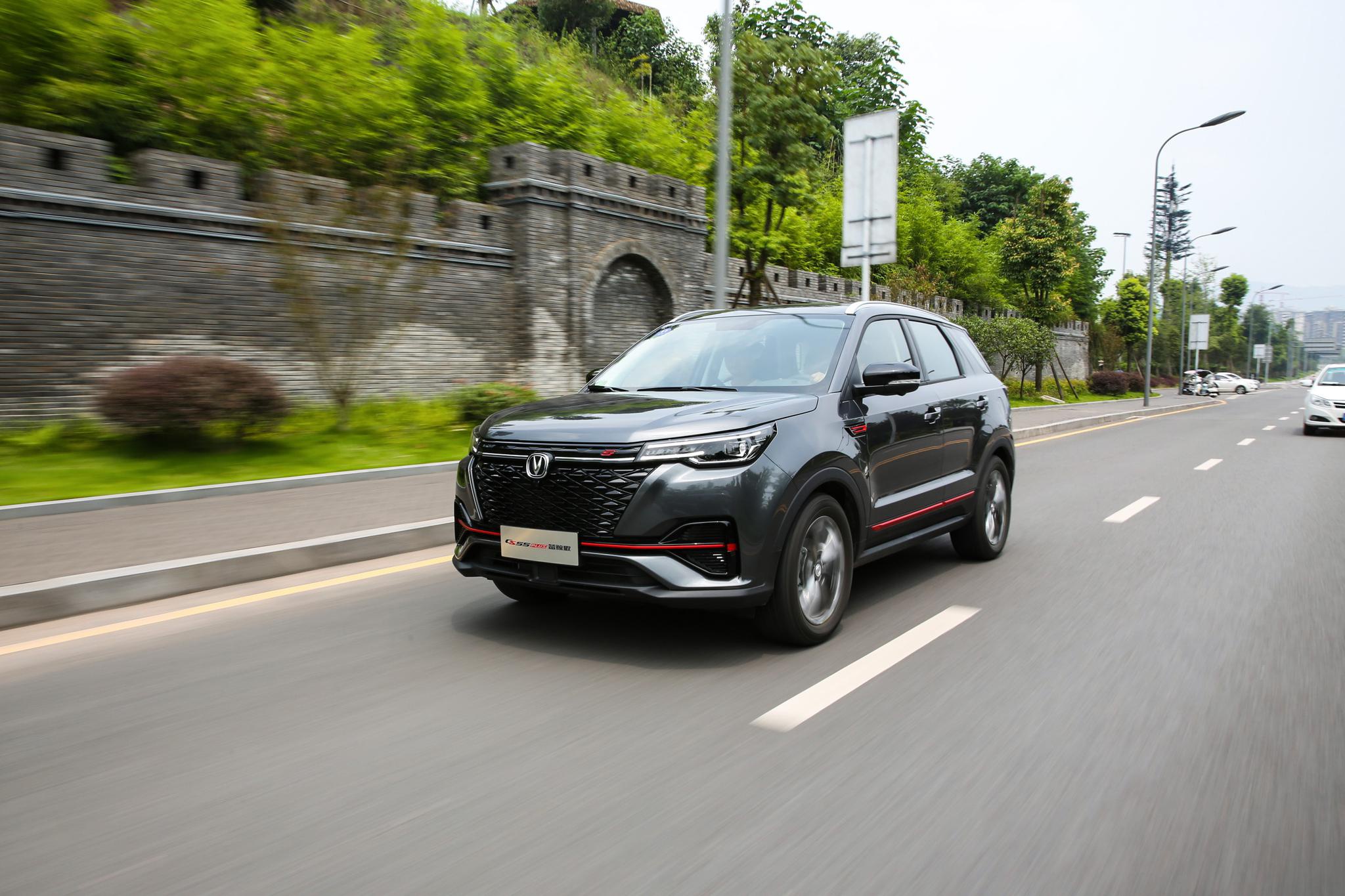 10万元的suv也能动力澎湃山城试驾长安cs55plus蓝鲸版