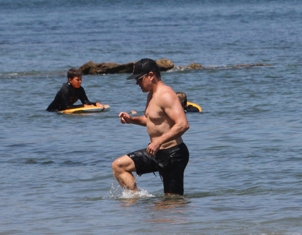 50岁马特达蒙瘦了胖了10多年的好莱坞男神肚子上再现腹肌