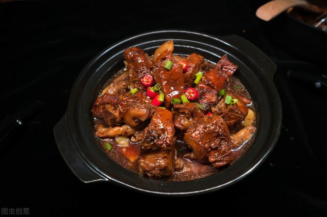 秘制砂锅鸭砂锅肥肠砂锅焗鱼头砂锅啤酒鸭四道砂锅菜做法