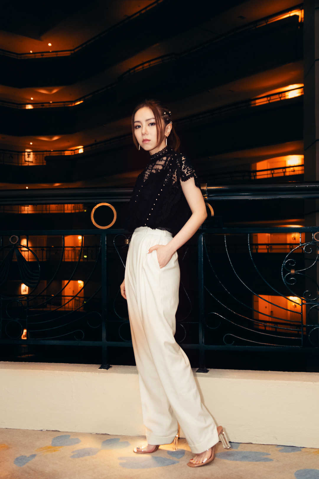 邓紫棋衣品终于逆袭成功穿撞色条纹衬衫清新甜美显高又显瘦