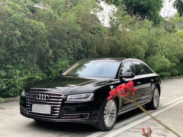 这辆奥迪a8w12售价46万,超凡气质,独特设计,强大功能和输出