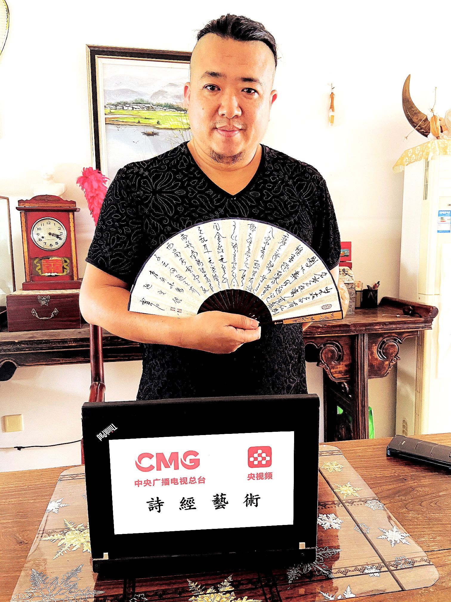 诗人雪石先生应邀创作定制文扇