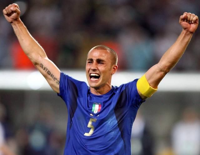 球迷票选21世纪足坛最佳阵容:皇马巴萨大包揽,3大金球先生落选|金球先