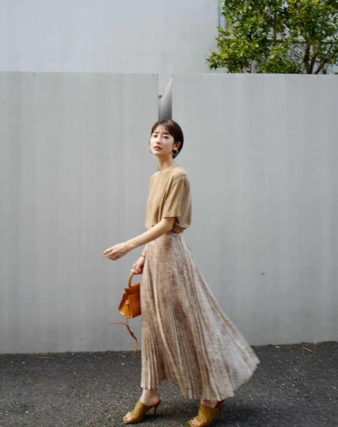 短发女生这样穿衣服,甩长发女生10条街!