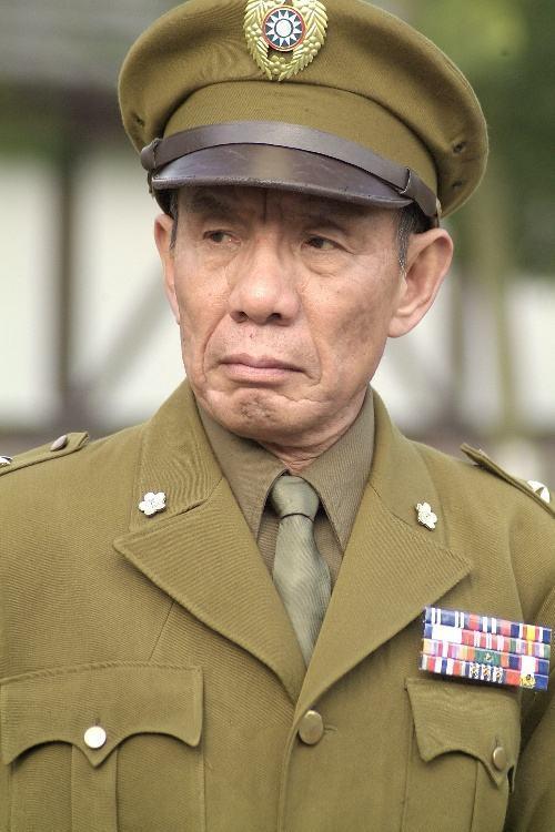 他是国家一级演员,被导演求着演戏,出道38年仍住在出租屋