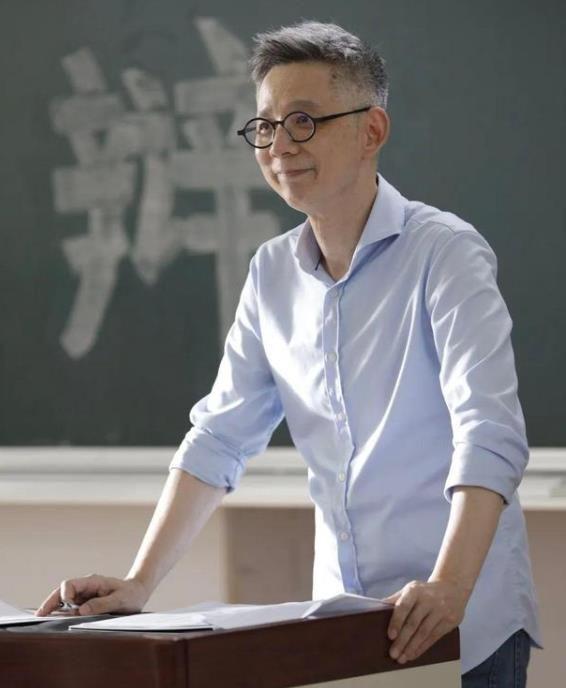 顾佳,王漫妮,钟晓芹重返校园时,讲课的教授居然是蒋昌健.