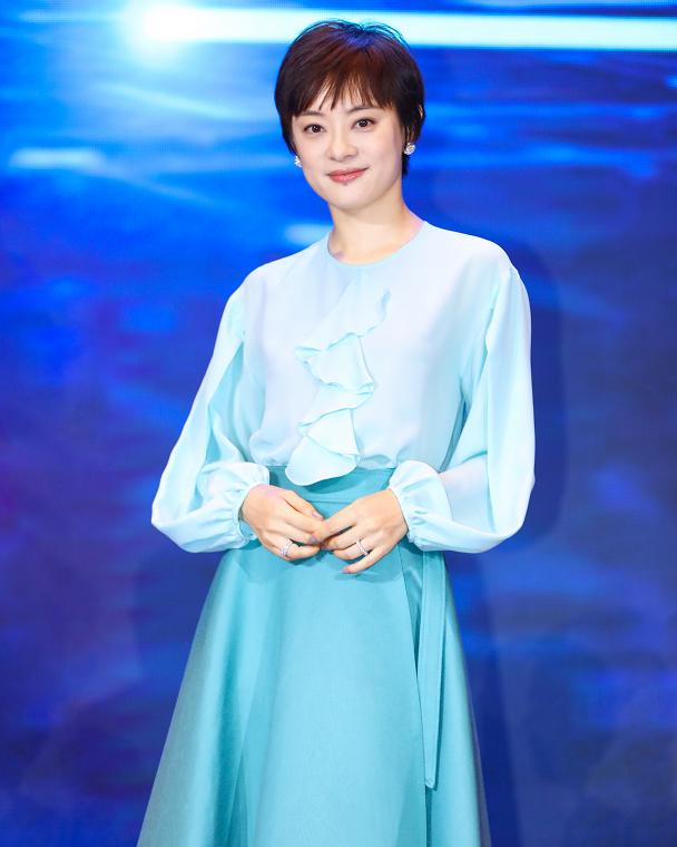 孙俪长发造型公开形象大变如整容至少年轻了十岁