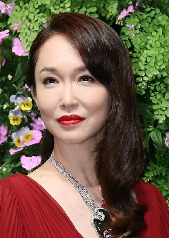 换发型认不出小龙女范文芳剪空气刘海老10岁苹果肌突兀太僵硬