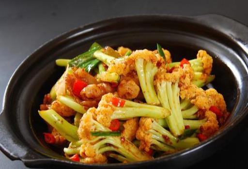 五香怪味花生,砂锅花菜,茶熏排骨,干煸牛肉丝等几道家常菜做法
