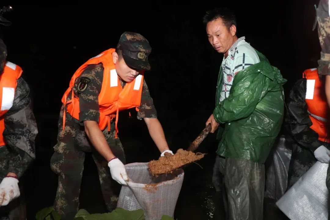 奶茶店老板,也给抗洪战士送爆米花.22年已经过去了!