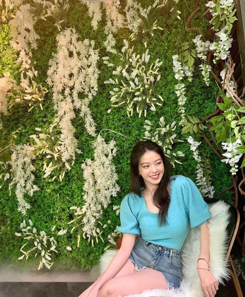 状态看起来也是特别好,晒出照片的同时,似乎也暴露出了王文也恋