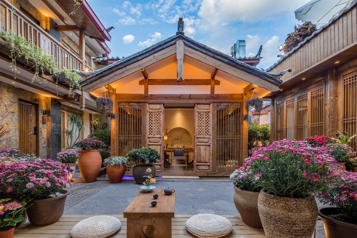 丽江旅游自然要住客栈,只有这种诗情画意才能让客栈更有感觉