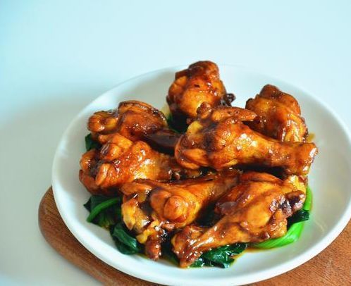 西兰花豆腐烧腐竹馓子拌皮蛋啤酒鸡翅根干锅小黄鱼