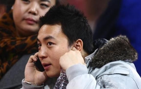 她一直对释小龙感兴趣,在长大和黑人结婚后|释小龙|叶彤|黑人_新浪