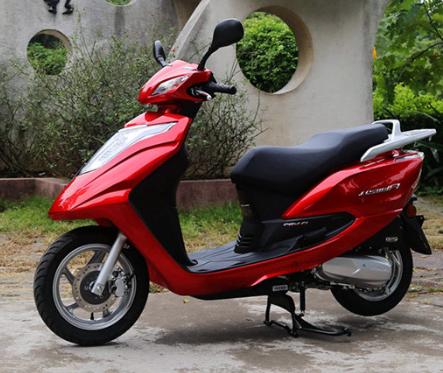 新本最豪横的110级踏板,平衡双刹配前碟后鼓,esp引擎 fi电喷