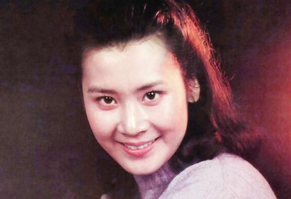 国家一级演员,因老公拒绝自己演戏而离婚,今61岁仍单身