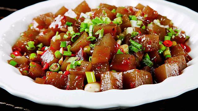 河南特色街头小吃又来了,炒凉粉.满满蒜香味,滑嫩爽口