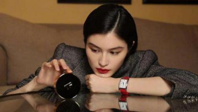 她从前靠给李咏砸金蛋而生,如今成中国第一超模!