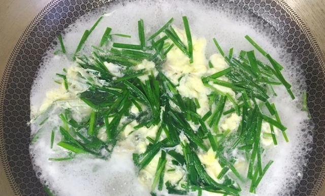 韭菜新吃法,大叔教你瘦肉韭菜汤,香气浓郁,简单易学,非常好喝