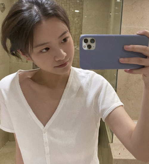 其实不管怎么说,李庚希还是很好看的,更何况她本身就