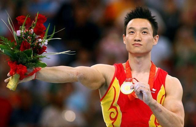 奥运冠军杨威老婆晒娃3岁女儿五官长开和爸爸堪称复制粘贴