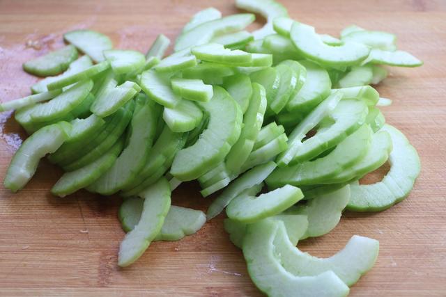 天热凉拌菜中的经典,在家轻松做一大盘,解暑更下饭|菜瓜|凉拌菜|凉拌